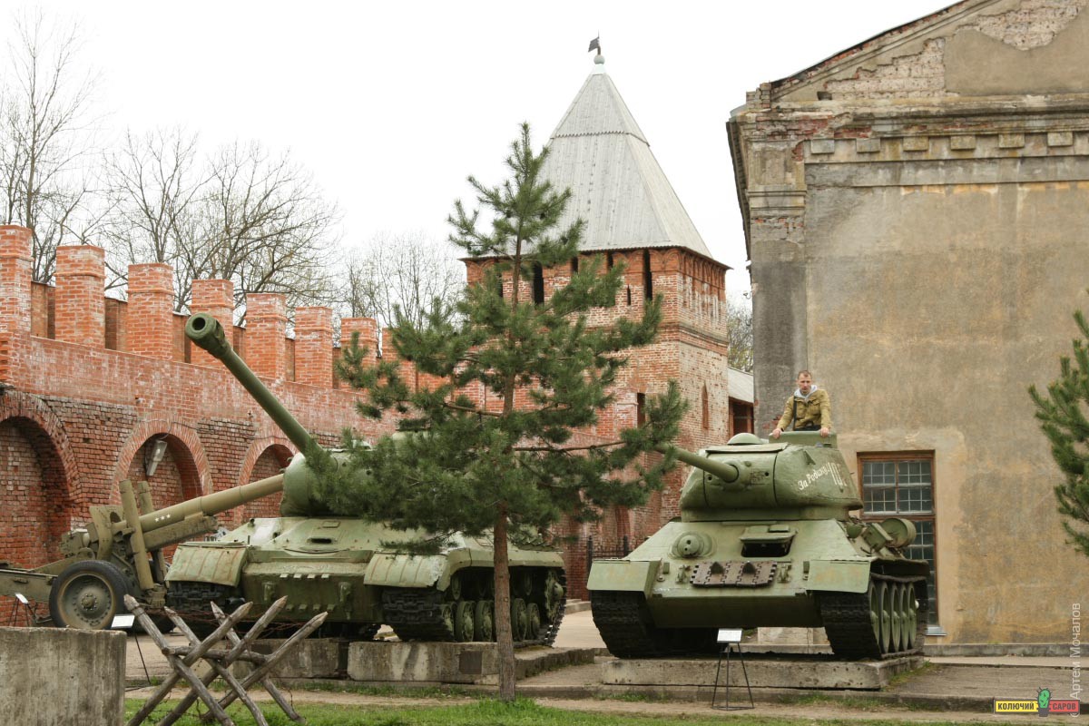 Танки ИС-2 и Т-34-85