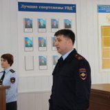 Начальник УВд В.И. Иванов поздравляет ветеранов