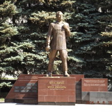 318_Памятник национальному герою