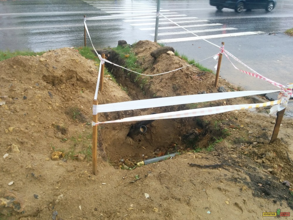 Светофор на перекрестке у театра - 3