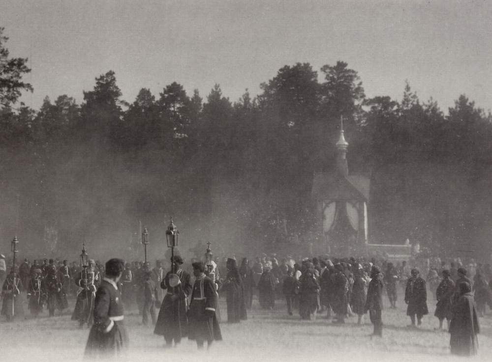 Пасхальное шествие в Сарове, 1903