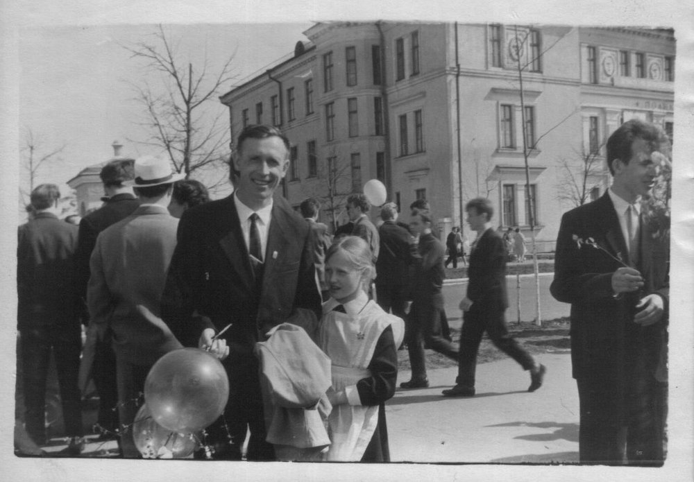 Саров Крылов Е.М.и дочь Наташа (г.р.1953) проспект Мира