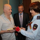 Поздравляют ветерана Романова В.В