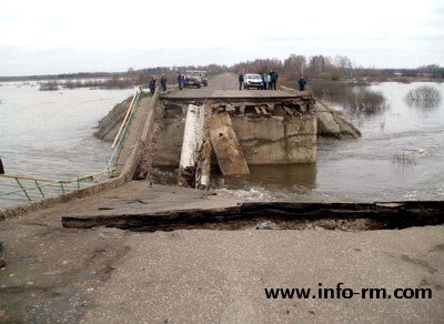 По дороге в Теньгушево рухнул мост через Мокшу