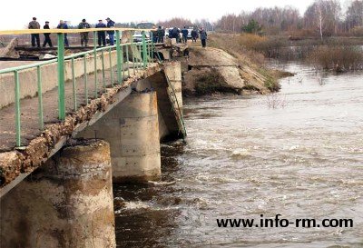 По дороге в Теньгушево рухнул мост через Мокшу