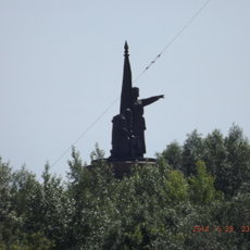 075_На вершине горы памятник