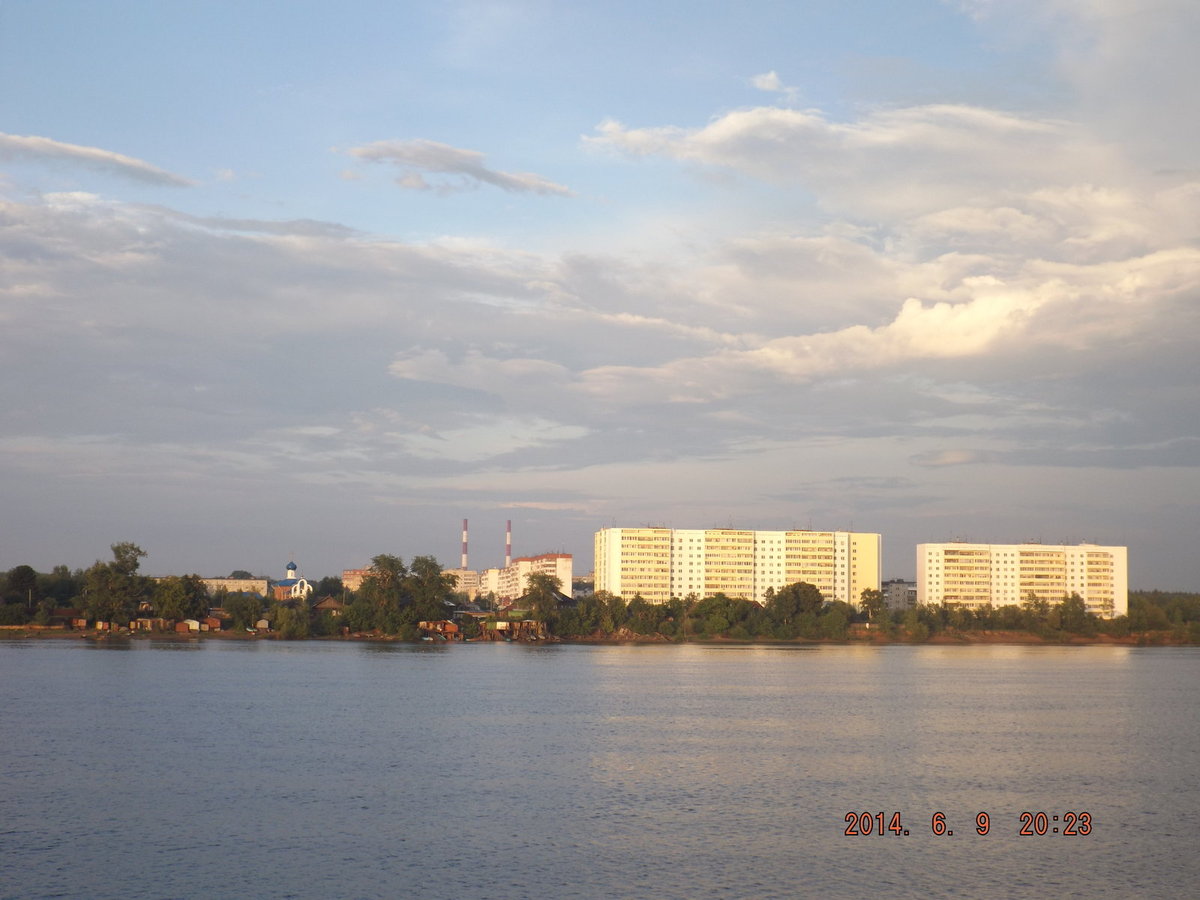 395_Красиво смотрится городок с реки