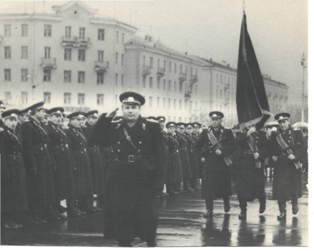 УВД - Личный состав принимает высокую награду.1967г..jpg