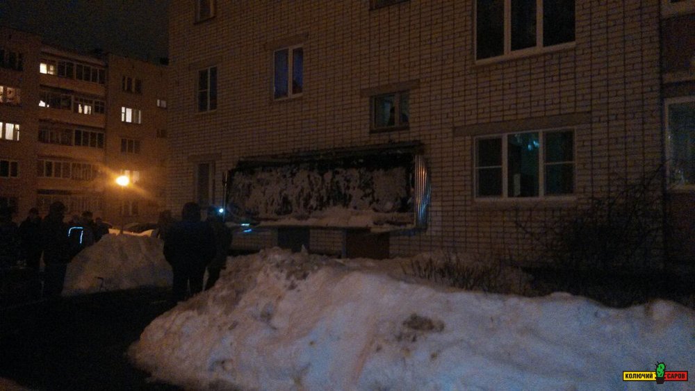 2016-02-01 - Рухнул козырек на ул. Курчатова - 2