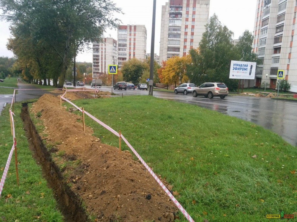 Светофор на перекрестке у театра - 2