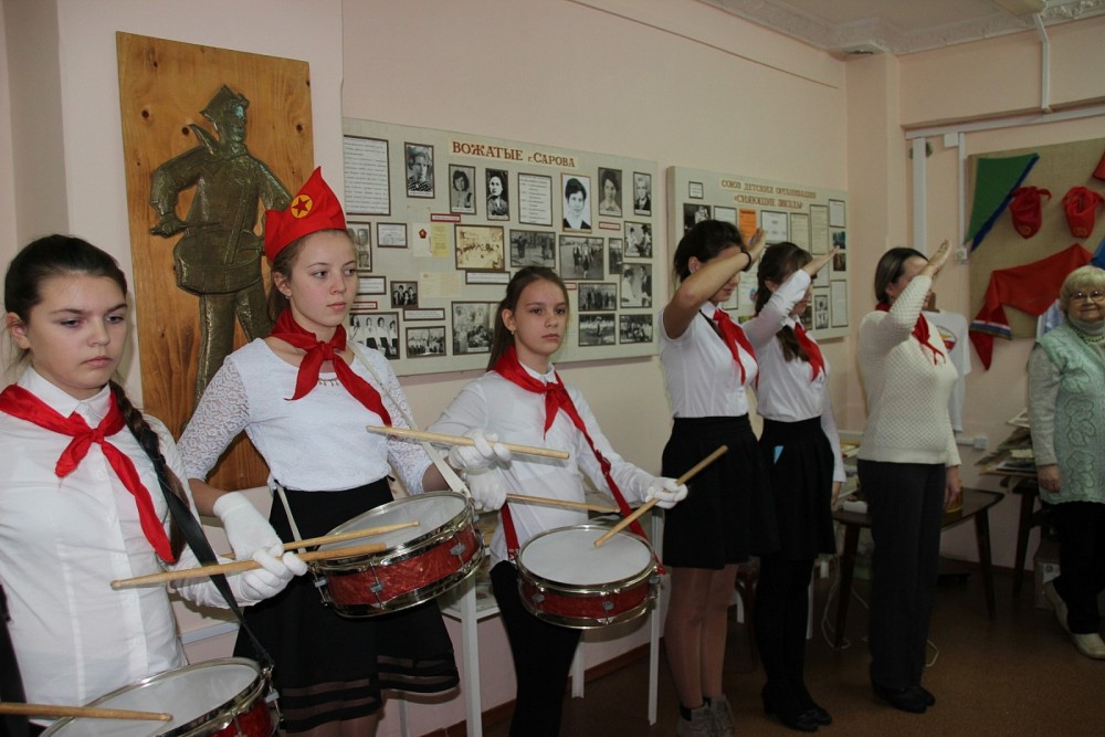 барабаны и салют