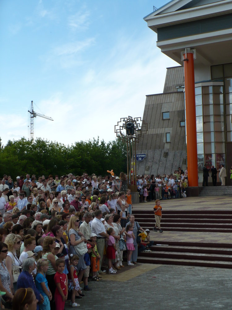 На открытии фонтана 26.06