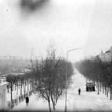 Ул. Дзержинского (фото из окна: пр. Ленина, 23-26, 2-й этаж), предположительно, зима 1975...76.