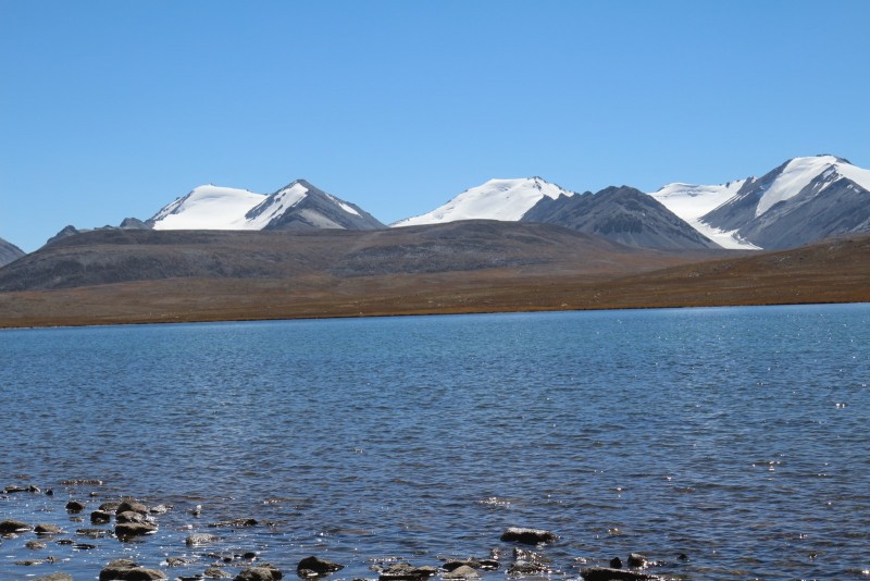 Озеро и ледники на высоте 4200м
