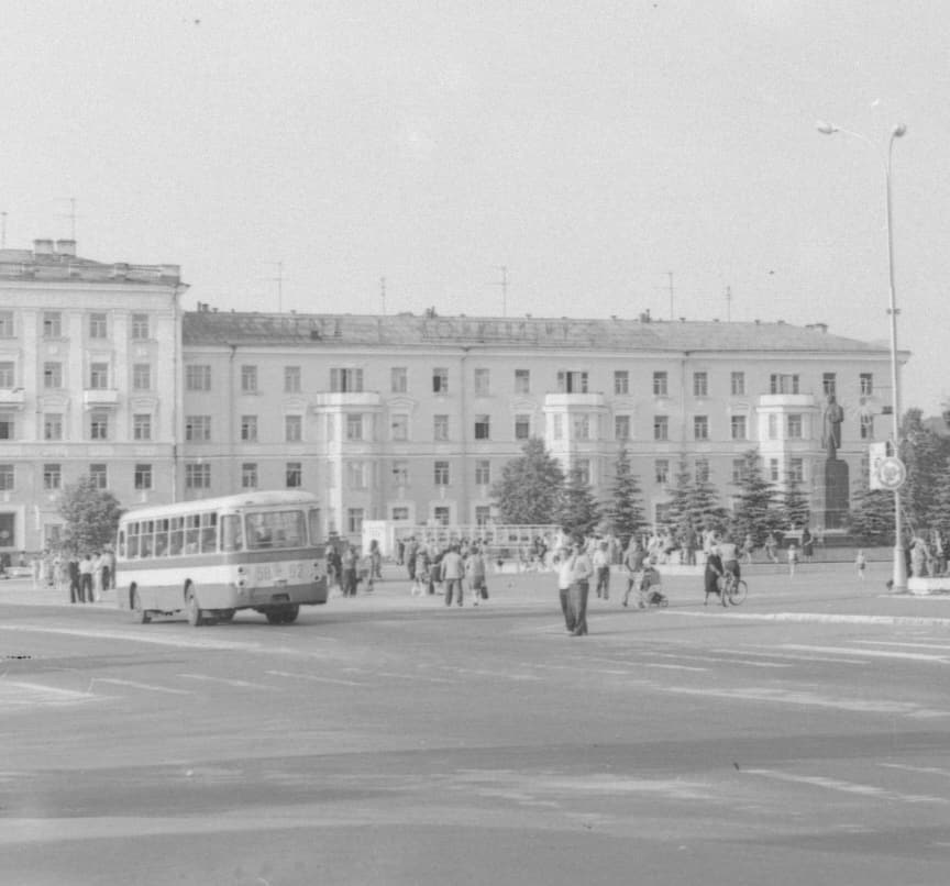 Площадь им. Ленина, 1970-е годы - 2