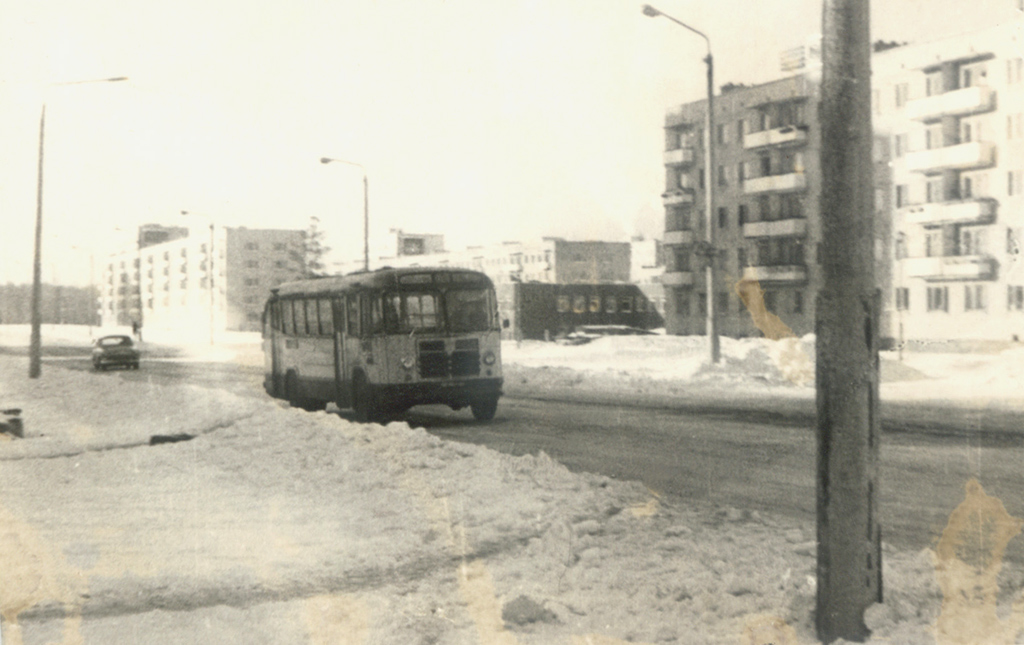 Автобус ЗИЛ-158В на ул. Силкина, февраль 1980 г.