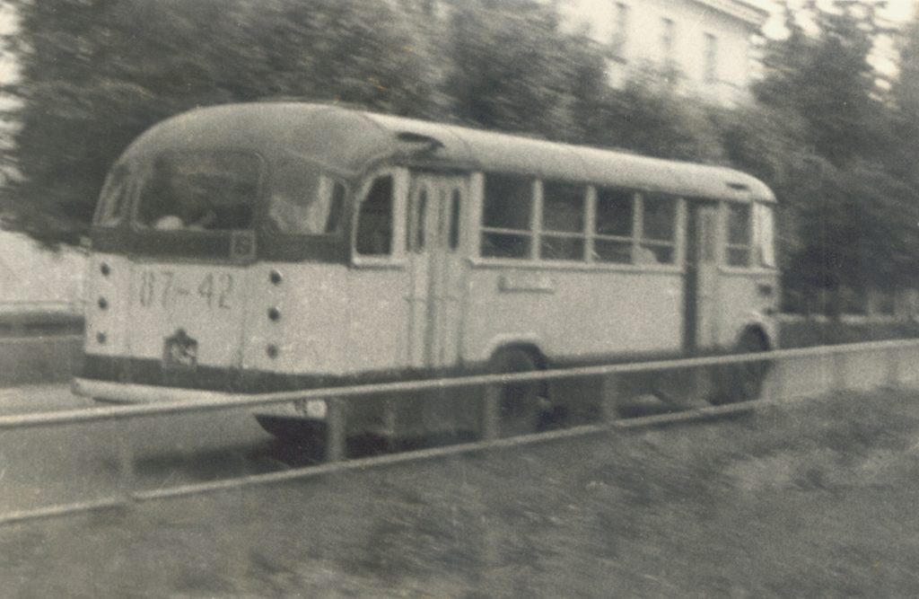 Автобус ЗИЛ-158В на ул. Шверника, 1978 г., маршрут №6