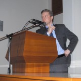 Валерий Димитров выступает перед собравшимися