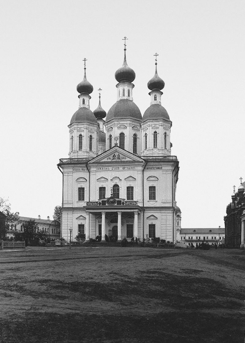 Успенский собор с запада