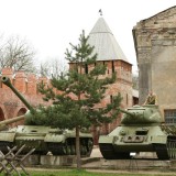Танки ИС-2 и Т-34-85