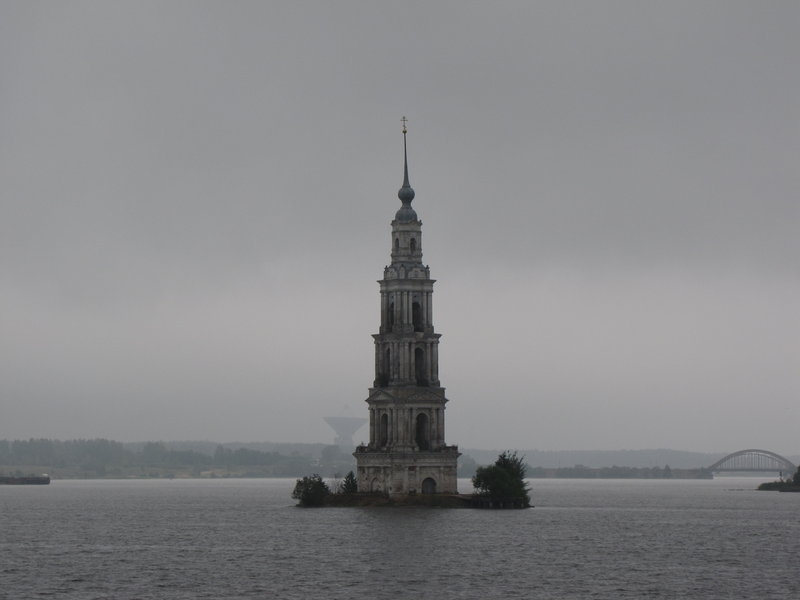 церковь взорвали, колокольня осталась